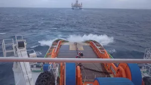 Fairmount Sherpa Tows Rig Atwood Condor
