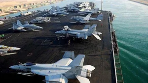 USS Abraham Lincoln - Suez Transit: Credit USN