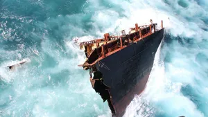 'Rena' in Breaking Waves: Photo credit Maritime NZ
