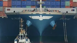 APL Container Ship: Photo credit Geo Swan CCL2 