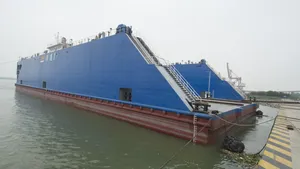 The Cummins powered drydock contributes to the yard’s efficiency.