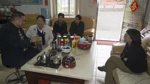 DongGuan Nanxiang Shipbuilding’s chairman Zhu Fu Lin prepares tea for Linda Zang, Cummins’ South China manager. (Haig-Brown photo courtesy of Cummins Marine)