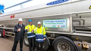 Container for LNG Hybrid Barge Reaches Hamburg