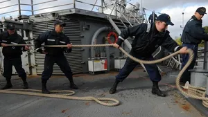 USS Gettysburg Sailors Cast Off: Photo credit USN