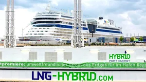 LNG Hybrid Barge HUMMEL and AIDAsol (Photo: Becker Marine Systems)