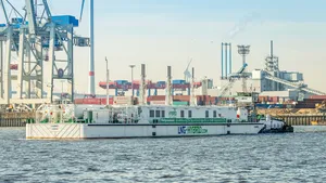 HUMMEL LNG Hybrid Barge Begins Second Season
