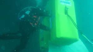 A Hydrex diver bending propeller blades back in to shape (Photo: Hydrex Underwater Technology)