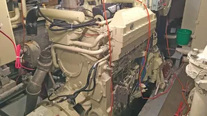 The Kara-Matt’s new Cummins KTA19 being installed (Photo courtesy of Deon Strickland/Cummins)