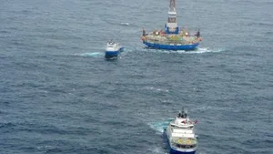 'Kulluk' & Tugboats: Photo credit USCG