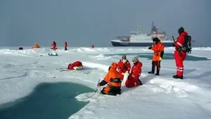 Arctic Research Ship Scientists on Thin Ice