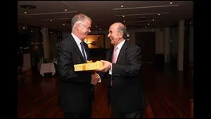 Ray Pomfret and Mathew Los, Chairman of the Greek Group, at the Yacht Club of Greece in Athens exchanging gifts.