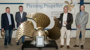 Controllable Pitch Propeller with Water-based Hydraulic System