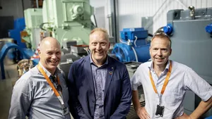 The project leaders pictured at the Sustainable Energy Catapult Center’s test facility at Stord, Norway from left to right: Egil Hystad, Wärtsilä, Willy Wågen, Sustainable Catapult, and Kjell Storelid, Wärtsilä. (Photo: Wärtsilä)
