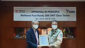 Seong Hun Kim, ABS Director, Korea Business Development presents the AIP to Tae-Hyun Koh, K Shipbuilding Chief Technology Officer. (Photo: ABS)