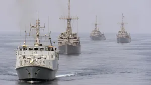 HMS Shoreham, which will be supported under the contract, operating out in the Persian Gulf and leading USS's Sentry, Devastator and Dextrous during an International Mine Counter Measures Exercise (Crown Copyright).