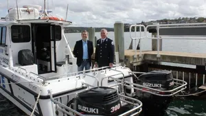 Signing supply agreement: Photo credit Marine Rescue NSW