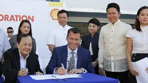 Signing the technical partnership renewal are University of Cebu President Atty. Augusto W. Go. (left) and Shell Marine Executive Director Jan Toschka (Photo: Shell)