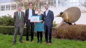 Prof. Stapersma MSc (TU Delft), Robert Hekkenberg MSc (Pamas committee), Elena Stroo-Moredo MSc (Training Manager), Peter de Vos MSc (TU Delft) - Copy right: Kees Opstal