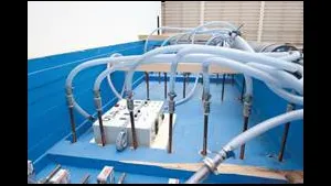 The air supply system of the air cavity ship was reproduced faithfully on model scale.