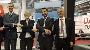 From L to R: Thomas Eefsen, Chief Commercial Officer, OMT; Pierre Sames, Group Technology and Research Director, DNV GL; Barbara Stanley, Vice President Power Generation, Caterpillar Solar Turbines; Julien Bec, Vice President LNG as Fuel GTT; Juha Koskela, Managing Director ABB Marine & Ports (Photo: DNV GL)