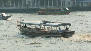 Water taxi: 12- by 2.5-meter powered by Cummins 6BTA-M 5.9-liter, 150 HP, owned by Supatra Co., LTD) (Photo: Haig-Brown/Cummins)