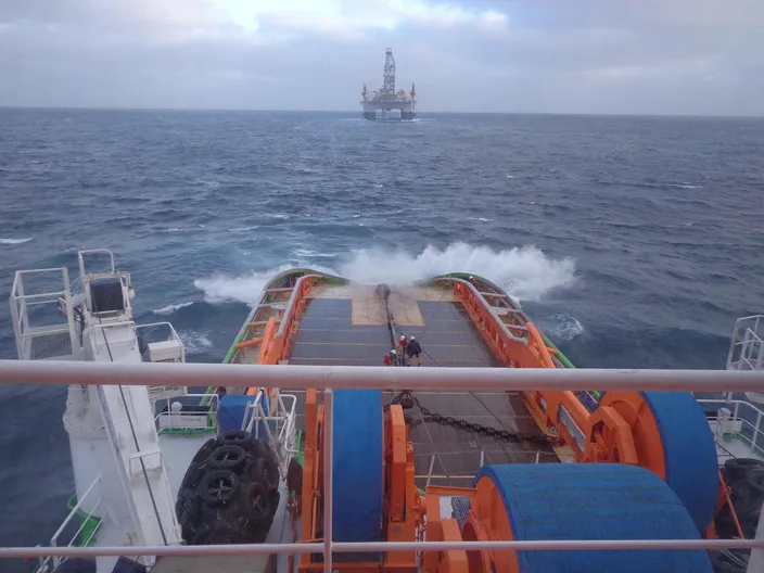 Fairmount Sherpa Tows Rig Atwood Condor