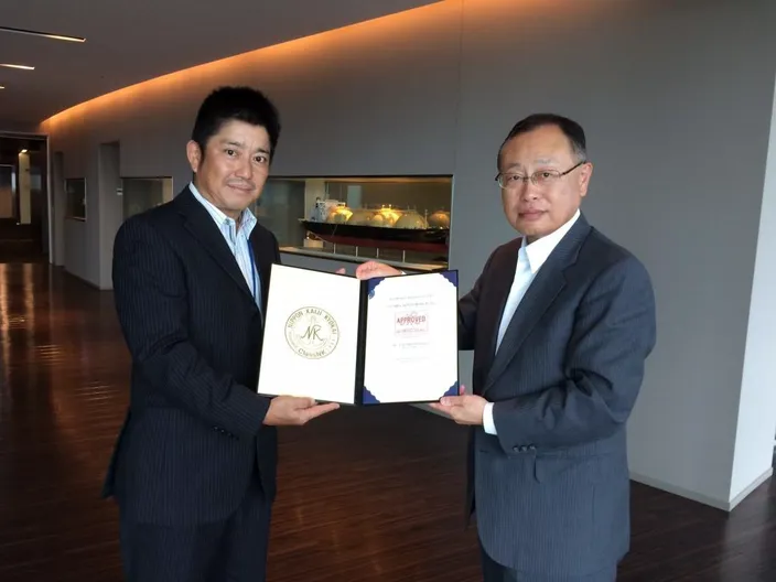 (l-r): Mr. Akira Hoshi (Director & General Manager of Engineering Department, Iino Marine Service Co., Ltd.) Mr. Toshio Koiwa (Director of Assurance Operations Division, ClassNK). (Photo: ClassNK)