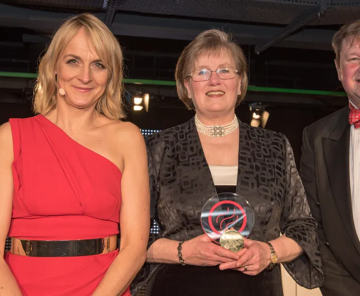 Alexis Lay of LEK Lubrication, centre, collects her award from MMIA17 host Louise Minchin and Paul Marwick of award sponsor the Manufacturing Technology Centre (Photo: LEK Lubrication Systems)