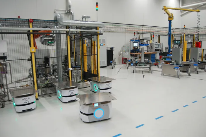 Amazon-style: provider robots service the robot assembly team. Credit: William Stoichevski