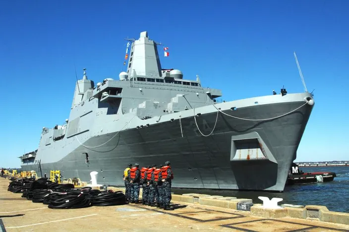 Amphibious Warship 'Arlington': Photo credit USN