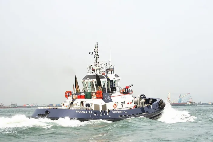 ASD tug CALOVEBORA 2 x SCHOTTEL SRP 1515 © Cheoy Lee Werft Hong Kong : The Calovébora on her way from Hong Kong to Panama, equipped with two SCHOTTEL SRP 1515