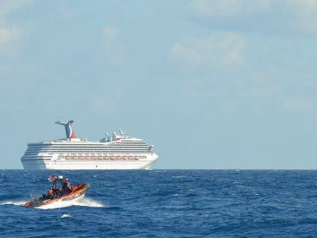 Carnival Triumph & Coast Guard Cutter: Photo credit USCG