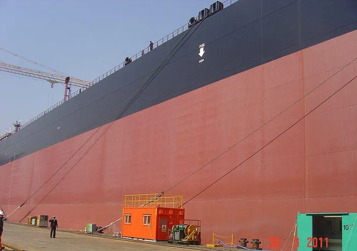 Comparison Size Man & Ship:Photo Credit Wiki CCL Superfast1111