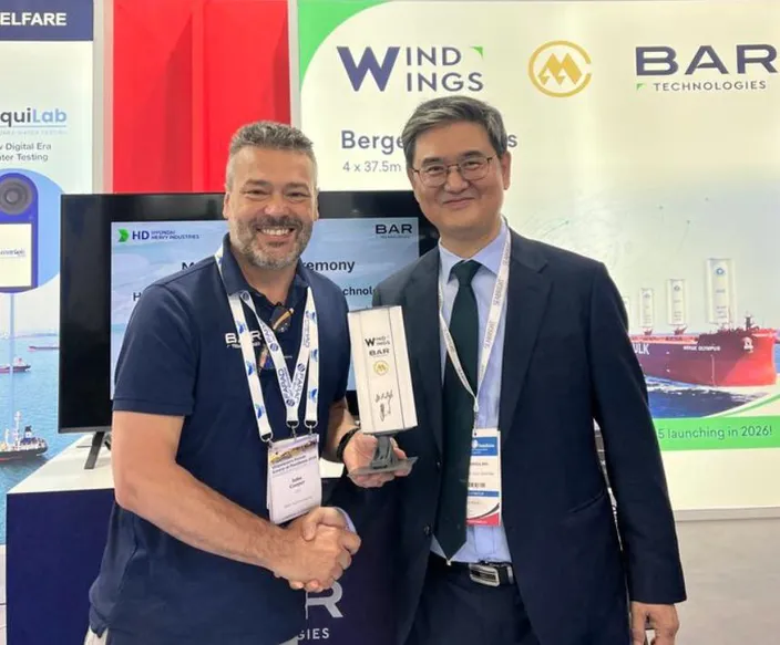 L to R:  John Cooper, CEO of BAR Technologies and Hongryeul Ryu, Senior Executive Vice President and CTO of HHI (Credit: HHI)