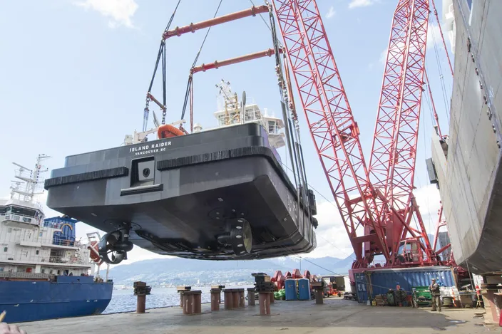 The crane operator uses a light touch to slowly raise the Island Raider. (Photo: Haig-Brown / Cummins)