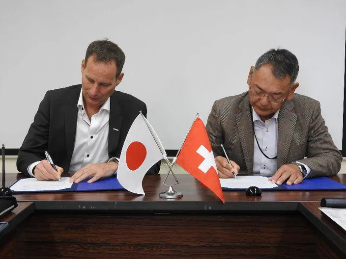 (L-R) Dominik Schneiter, CEO, WinGD; Hiroyuki Takumi, President, MESDU (Source: WinGD)