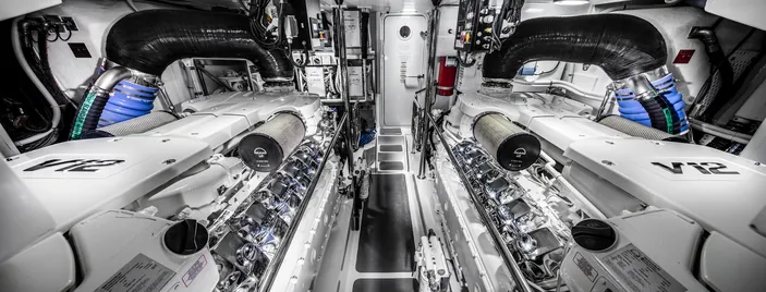 The MAN V12 engines with chrome-plated cylinder head covers are in no way inferior to the 68 Sports Motor yacht. (© Riviera)