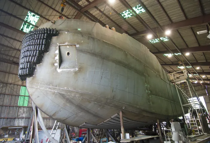 The hefty bow, characteristic of a McIlwain design