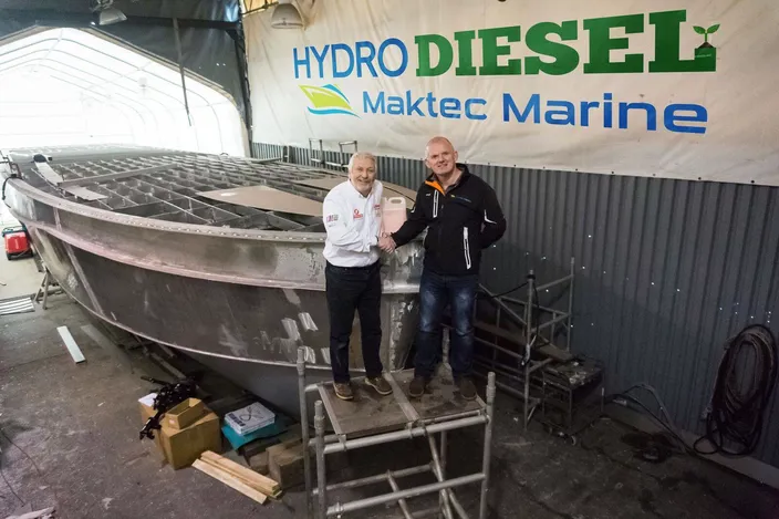 Hydro Diesel's Alan Priddy with Maktec Marine's Mark Cornforth with Excalibur boat under construction (Photo: Maktec Marine)