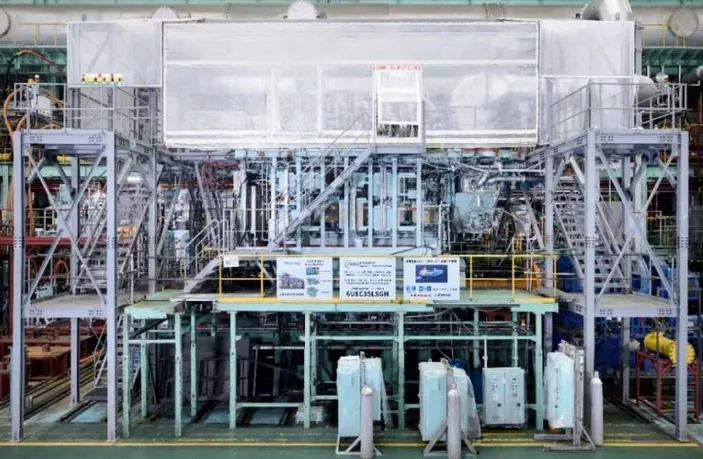 Hydrogen-fueled engine '6UEC35LSGH' (Credit: MOL)
