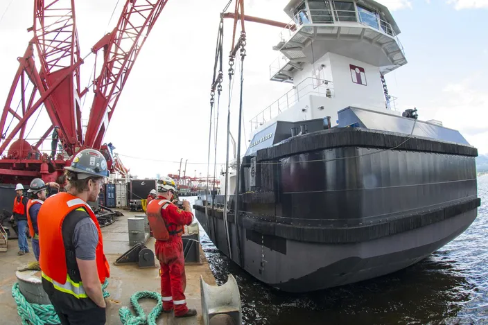 The Island Raider has her first taste of salt water while many of those who built her look on. (Photo: Haig-Brown / Cummins)