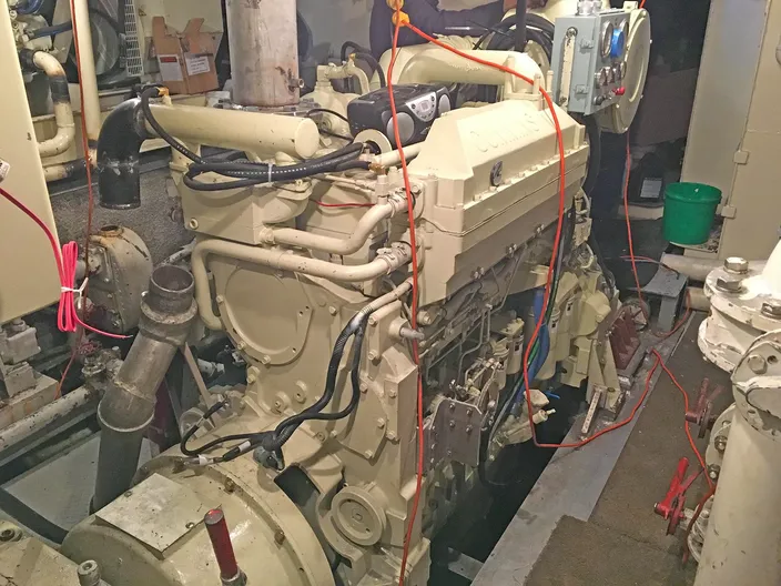 The Kara-Matt’s new Cummins KTA19 being installed (Photo courtesy of Deon Strickland/Cummins)