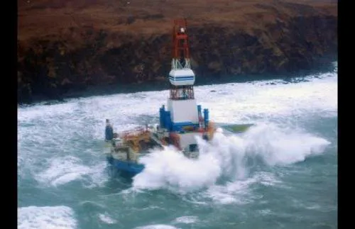 Kulluk Aground: Photo credit USCG