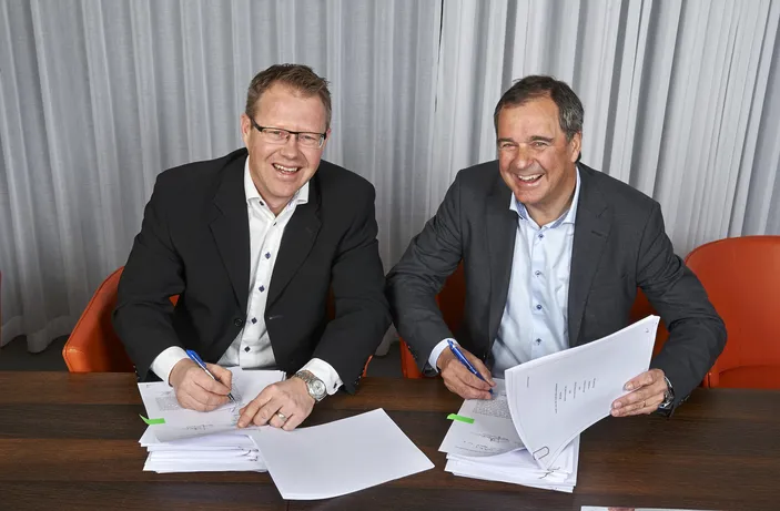 Per Landegren, CEO of Humphree, left, and Björn Ingemanson, president of Volvo Penta. (Photo: Volvo Penta)