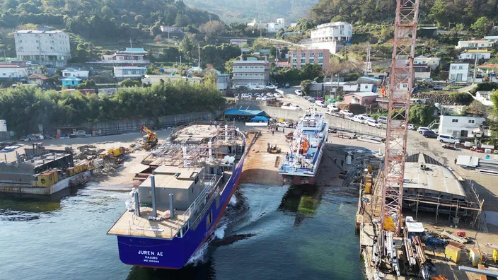 Launching of the island supply vessel with sail propulsion for the Marshall Islands.
Image Source: Hochschule Emden/Leer
