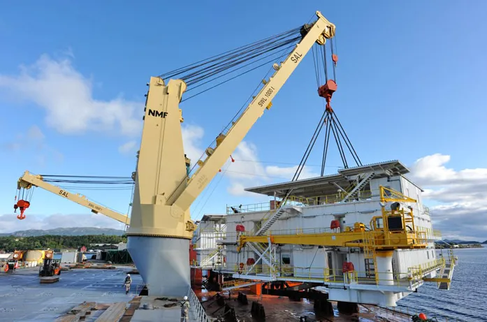 Loading the Modules: Photo courtesy of SAL Heavy Lift