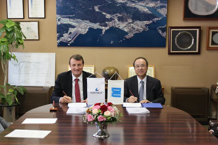 Martin Wernli, Vice President, 2-stroke, Wärtsilä Ship Power and Takashi Nakanishi, President of Diesel United