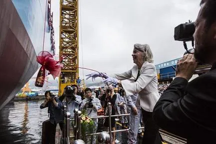 Ane Mærsk Mc-Kinney Uggla, lady sponsor, christens the ship (Photo: Maersk)