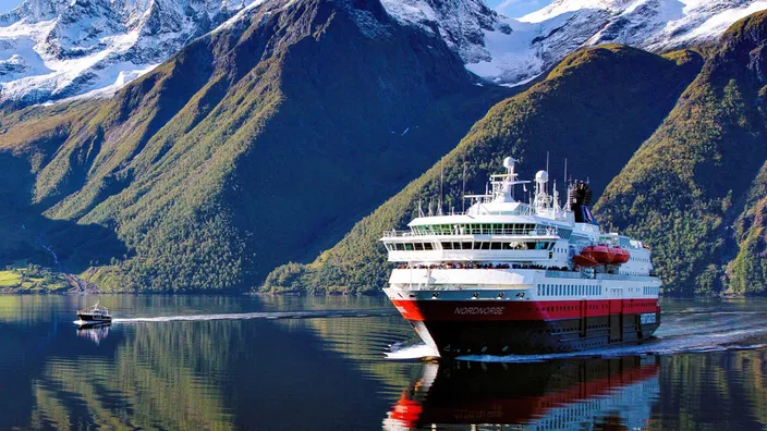 MS Nordnorge in Hjørundfjorden in Norway. Photo: Fabrice Milochau / Hurtigruten Norway