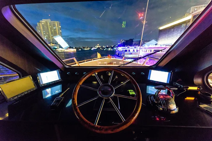 (Photo credit: Tristar Floating Restaurant Co. Ltd.)